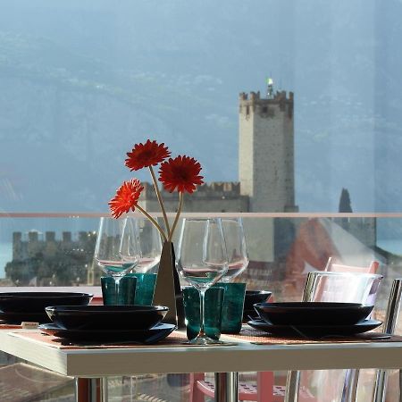 Blue Sky Garda - Sunset Apartment Малчезине Екстериор снимка