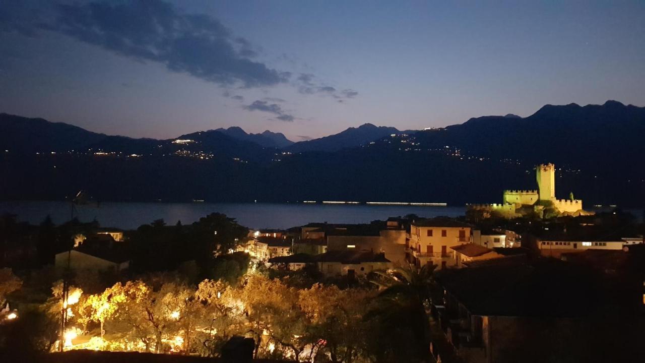 Blue Sky Garda - Sunset Apartment Малчезине Екстериор снимка